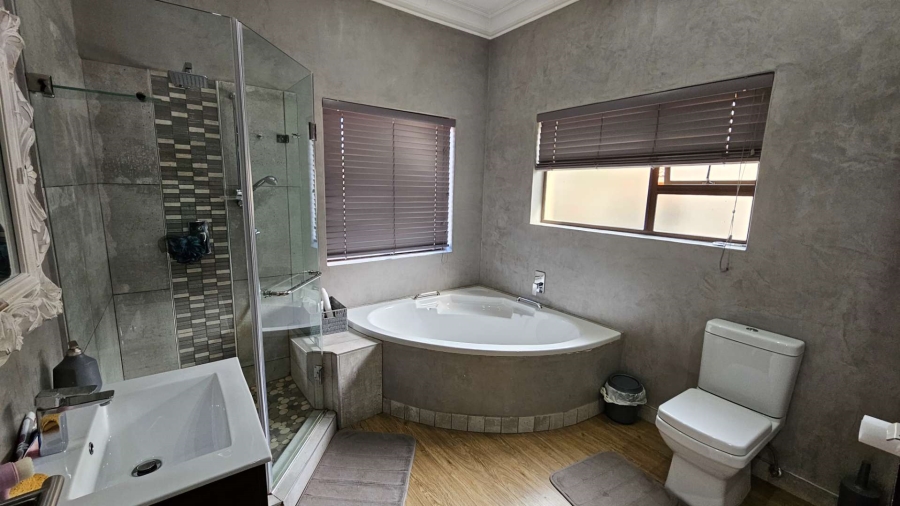 4 Bedroom Property for Sale in Birdwood Estate North West